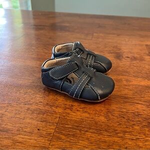Livie and Luca navy first walkers leather shoes size 0-6 months